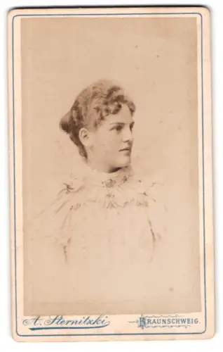 Fotografie A. Sternitzki, Braunschweig, Steinweg 10, Porträt einer Frau