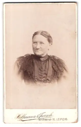 Fotografie Hoffmann & Jursch, Leipzig, Dorotheenstrasse 10, Portrait einer älteren Dame