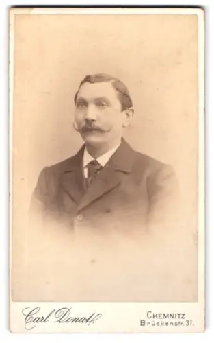 Fotografie Carl Donat, Chemnitz, Brückenstrasse 31, Porträt eines eleganten Herren