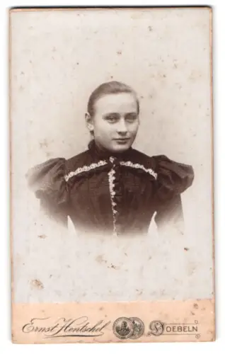 Fotografie Ernst Hentschel, Döbeln, Bahnhofstr. 6, Porträt einer jungen Frau