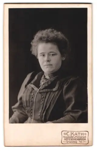 Fotografie C. Kath, Kötzschenbroda, Gradsteg 10, Porträt einer Frau