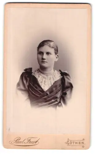 Fotografie Paul Frost, Cöthen, Neustadt 11, Porträt einer Frau