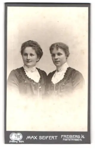 Fotografie Max Seifert, Freiberg i. S., Poststrasse 11, Zwei Damen im Porträt