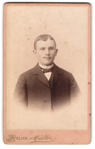 Fotografie Moritz Müller, Rochlitz, Obere Gärtnerstrasse, Porträt eines jungen Mannes