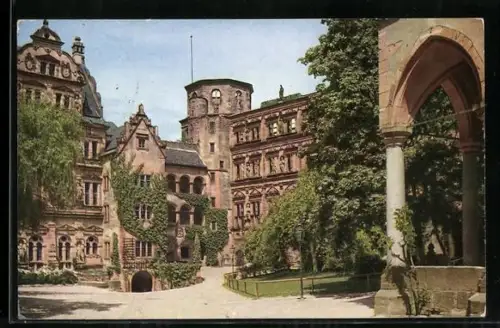 AK Schloss Heidelberg, Im Schlosshof