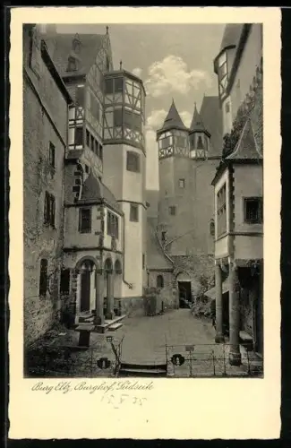 AK Burg Eltz, Burghof, Südseite