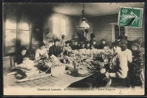 AK St-Cyr-sur-Loire /I-et-L, Atelier d`Appêts avec des femmes travaillant à des compositions florales