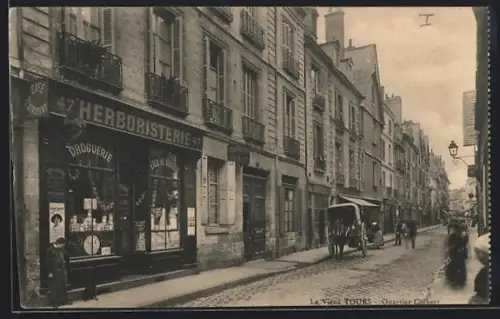 AK Tours, Quartier Colbert avec herboristerie et rue animée