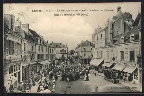 AK Loches /I-et-L., La Musique du 30e d`Artillerie offrant un Concert, place du Marché au Blé, 1907