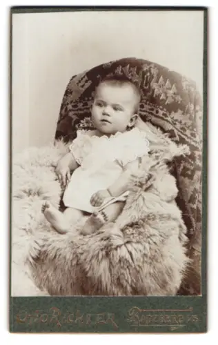 Fotografie Otto Richter, Radeberg, Porträt eines Kleinkindes