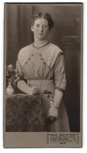 Fotografie Max Seifert, Freiberg, Poststrasse 11, Porträt einer jungen Frau