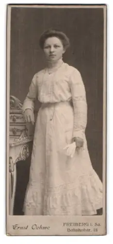 Fotografie Ernst Oehme, Freiberg, Bahnhofstrasse 18, Porträt einer jungen Frau