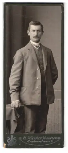 Fotografie Oskar Meister, Bautzen, Seminarstrasse 6, Porträt eines Herrn in Anzug