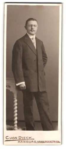 Fotografie C. von Dieck, Hamburg, Hamburgerstr. 154, Eleganter Herr im Anzug