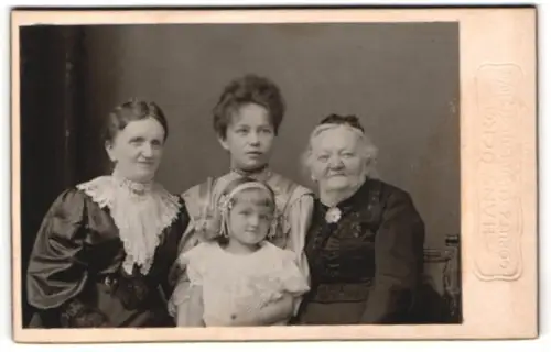 Fotografie Hans Ucko, Görlitz, Elisabethstr. 10/11, Vier Generationen Porträt