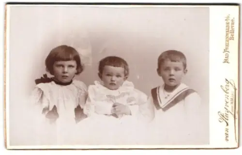 Fotografie van Stuyrenberg, Bad Freienwalde, Bellevue, Drei Kinder in traditioneller Kleidung