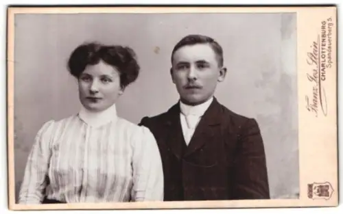 Fotografie Franz Jos. Stein, Charlottenburg, Spandauerberg 5, Porträt eines Paares