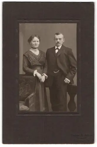 Fotografie Hermann Krätzer, Dresden, Rosenstrasse 48, Paar in eleganter Kleidung