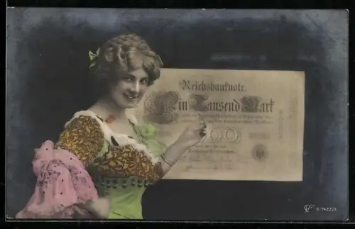 AK Frau zeigt auf Geldschein über eintausend Mark