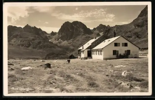AK Madlenerhaus /Hochmaderer, Hütte mit Gebirgspanorama