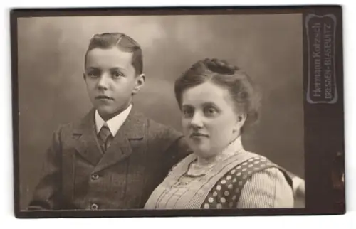 Fotografie Hermann Krötzsch, Dresden-Blasewitz, Striesener Strasse 11, Mutter mit Sohn