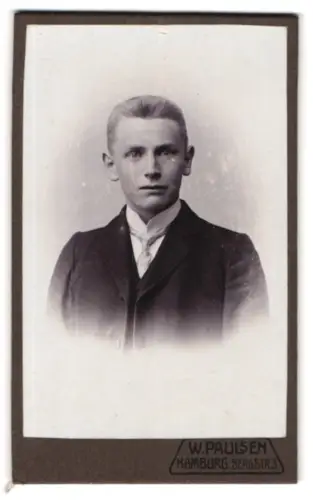 Fotografie W. Paulsen, Hamburg, Bergstrasse 3, Porträt eines jungen Mannes
