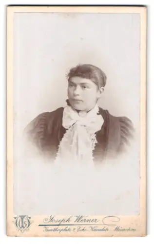 Fotografie Joseph Werner, München, Isarthorplatz 2, Portrait einer Dame