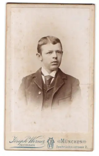 Fotografie Joseph Werner, München, Zweibrückenstrasse 2, Porträt eines jungen Mannes