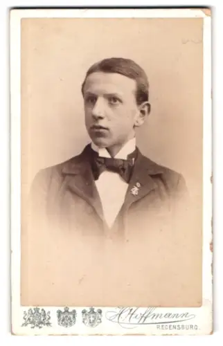 Fotografie A. Hoffmann, Regensburg, Porträt eines jungen Mannes