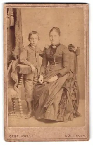 Fotografie Gebr. Noelle, Göttingen, Kurze Strasse 5, Mutter mit Kind