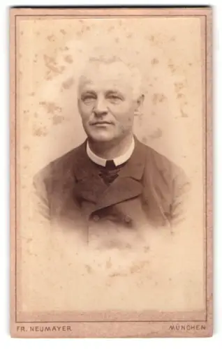 Fotografie Fr. Neumayer, München, Neuhauserstrasse 29, Portrait eines älteren Mannes