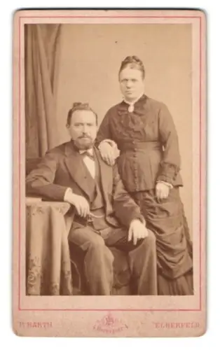 Fotografie P. Barth, Elberfeld, Herzogstrasse 4, Elegantes Paarporträt