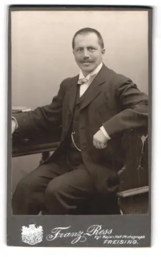Fotografie Franz Ress, Freising, Porträt eines eleganten Herrn
