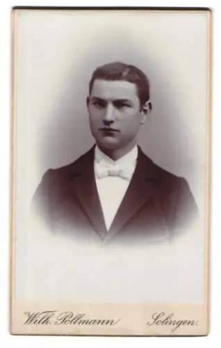 Fotografie Wilh. Pollmann, Solingen, Weyersberger Str. 2, Porträt eines jungen Mannes