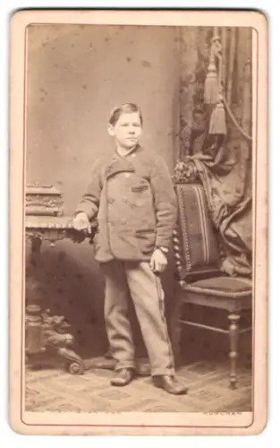 Fotografie Jawirsky & Fentsch, München, Schillerstrasse 4, Porträt eines Jungen