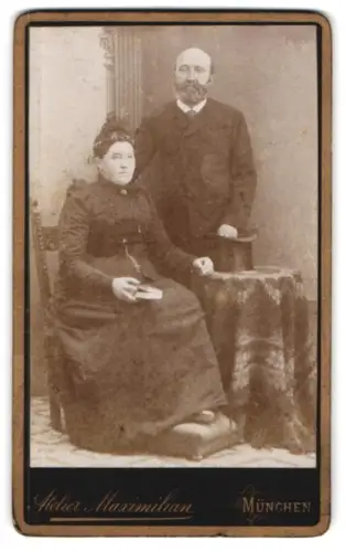 Fotografie Atelier Maximilian, München, Maximilianstr. 28, Paar in eleganter Pose