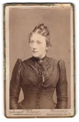 Fotografie Joseph Werner, München, Zweibrückenstr. 2, Porträt einer Dame
