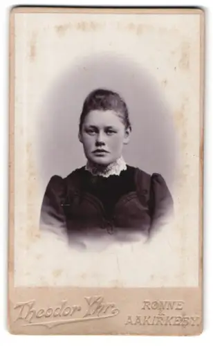 Fotografie G. Stöckel`s Eftf., Ronne, Porträt einer jungen Frau