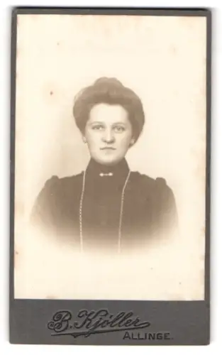 Fotografie B. Kjöller, Allinge, Porträt einer Dame