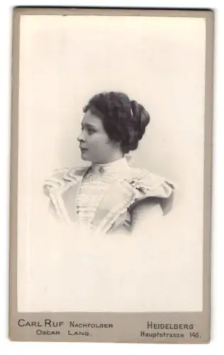Fotografie Carl Ruf Nachfolger, Heidelberg, Hauptstrasse 146, Porträt einer Frau im Profil