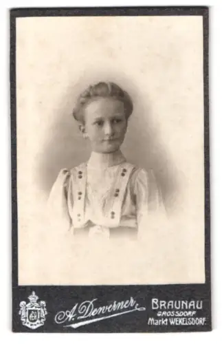 Fotografie A. Dewerner, Braunau, Porträt eines jungen Mädchens