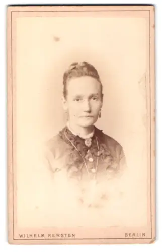 Fotografie Wilhelm Kersten, Berlin, Krausen-Str. 40, Portrait einer Dame