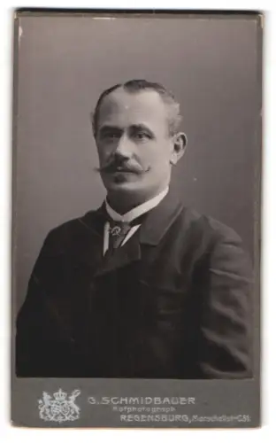 Fotografie G. Schmidbauer, Regensburg, Marschallstr. 51, Porträt eines eleganten Herrn