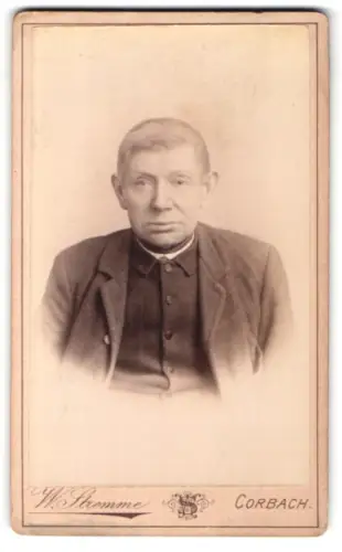 Fotografie W. Stremme, Corbach, Porträt eines Mannes