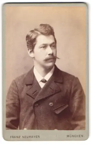 Fotografie Franz Neumayer, München, Neuhauserstr. 29, Porträt eines Mannes