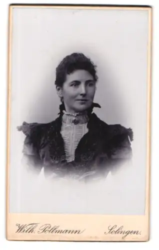 Fotografie Wilh. Pollmann, Solingen, Weyersberger Str. 2, Porträt einer Dame