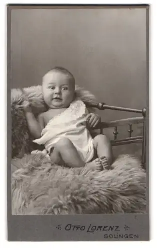 Fotografie Otto Lorenz, Solingen, Kaiserstrasse 259, Porträt eines kleinen Kindes