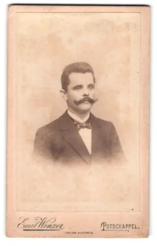 Fotografie Emil Winzer, Potschappel, Dresdnerstrasse, Porträt eines Mannes mit Schnurrbart