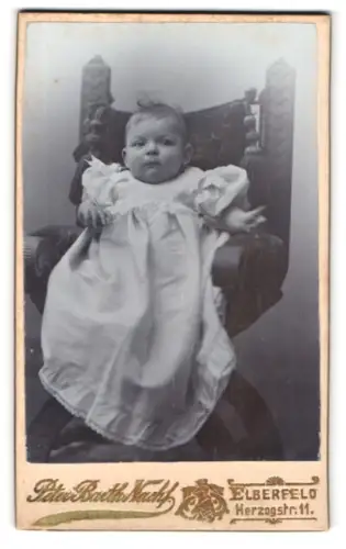 Fotografie Peter Barth Nachf., Elberfeld, Herzogstr. 11, Porträt eines kleinen Kindes