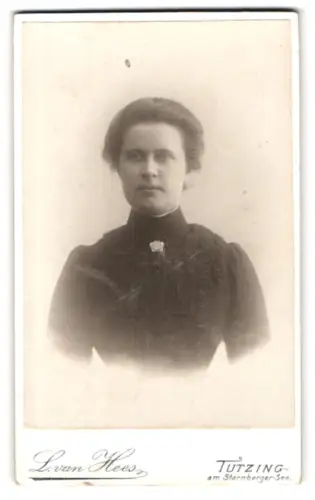 Fotografie L. van Hees, Tutzing, Am Starnberger See, Porträt einer Dame